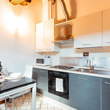 Mansarda Magellano - Parcheggio Auto Apartment *
