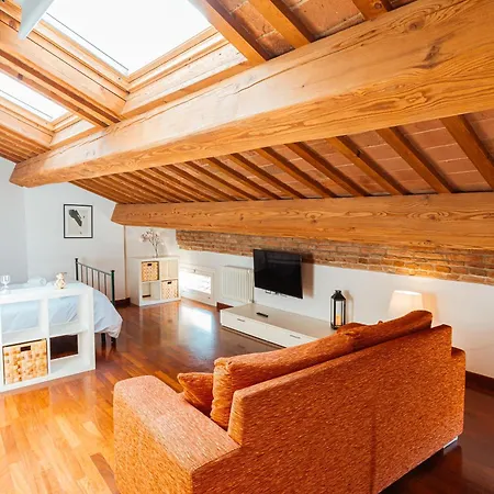 Mansarda Magellano - Parcheggio Auto Apartment